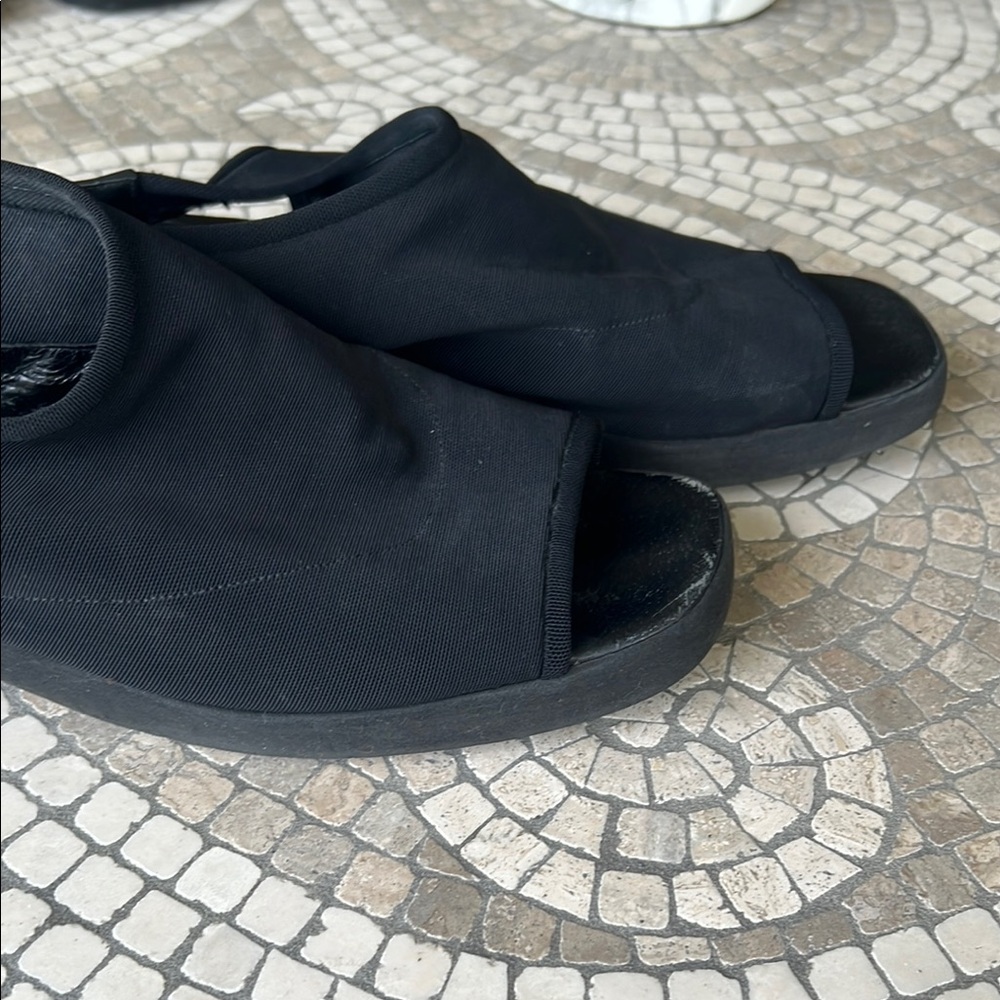 Donald J. Pliner Black Minimalist Sandals - Picture 7 of 9